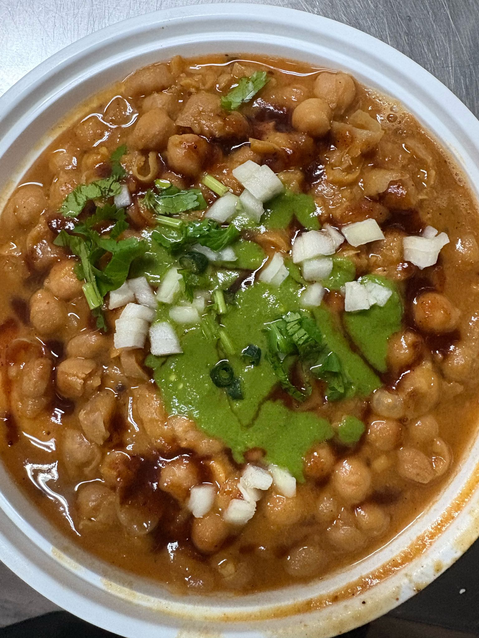 Bhija Kulcha or Bread Dip in White Chickpeas