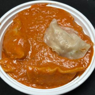 Chicken Makhni Momos (Steamed)
