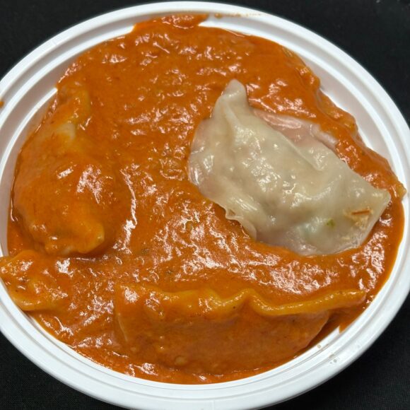 Chicken Makhni Momos (Steamed)