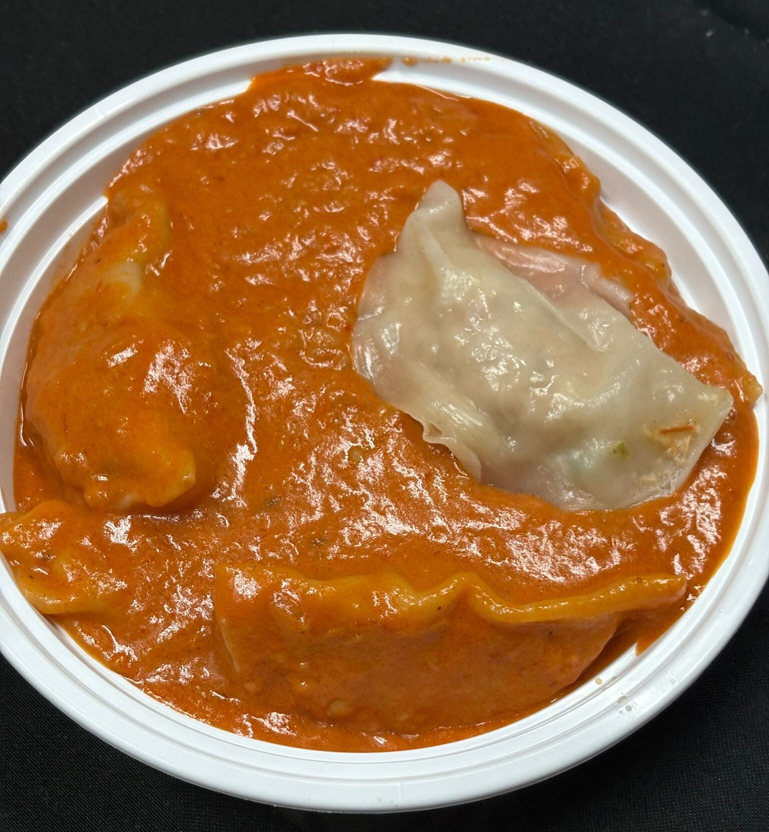 Chicken Makhni Momos (Steamed)